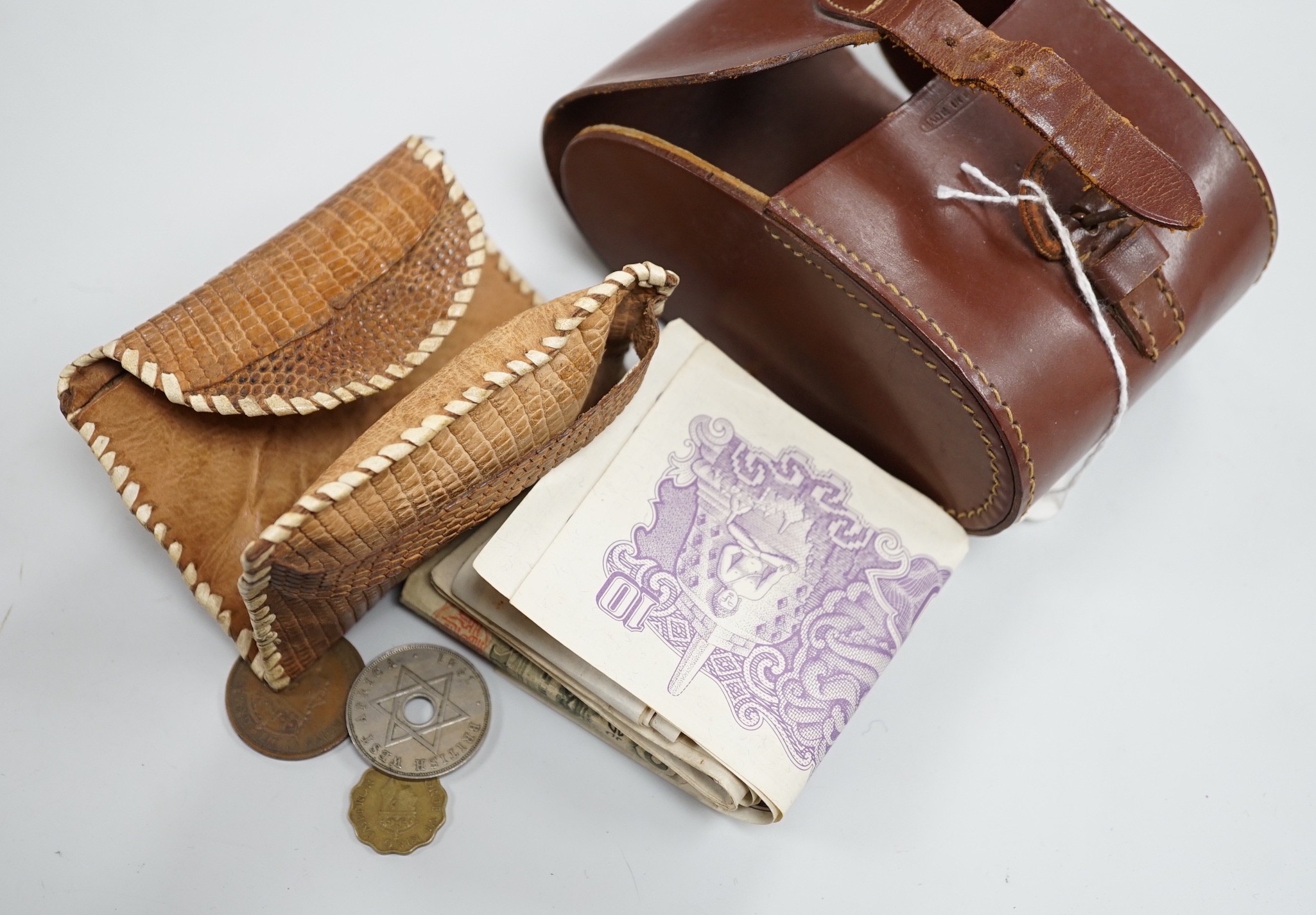 Japanese banknotes and coinage and assorted other coinage